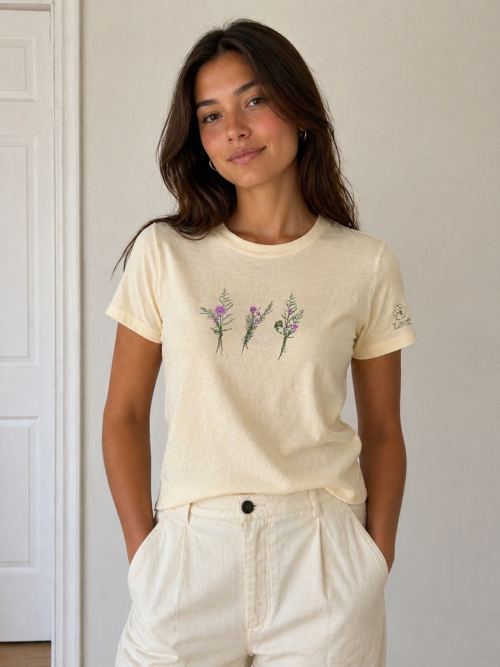 LEVI’S-Casual Yellow Floral Embroidered Women's Tee